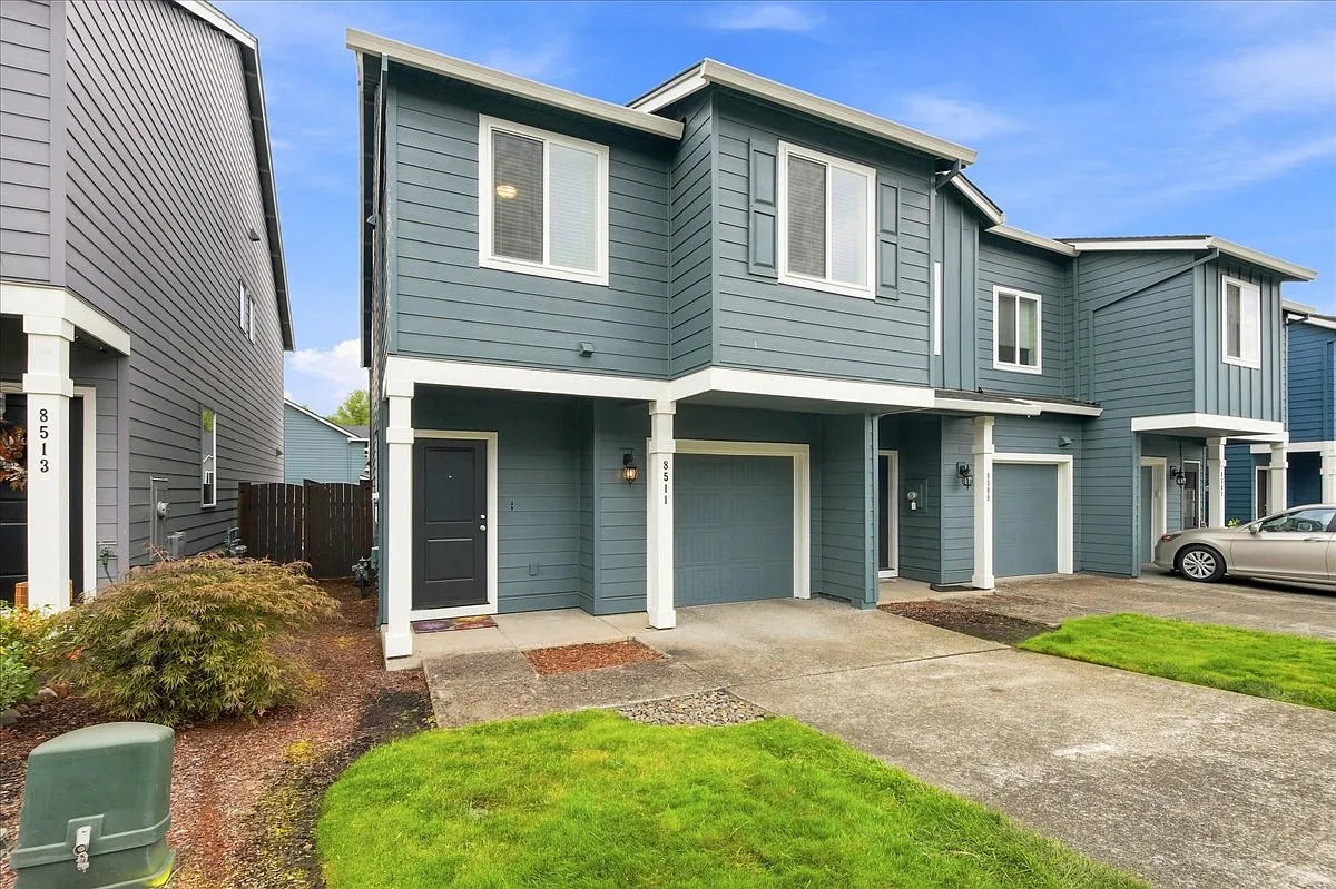 3 bed, 2.5 bath, 1644 sqft, $2,400 — Photo 1
