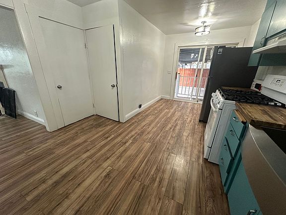 5th image of 301 Ainsley Ave