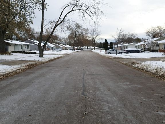 5th image of 24 Crestwood Dr