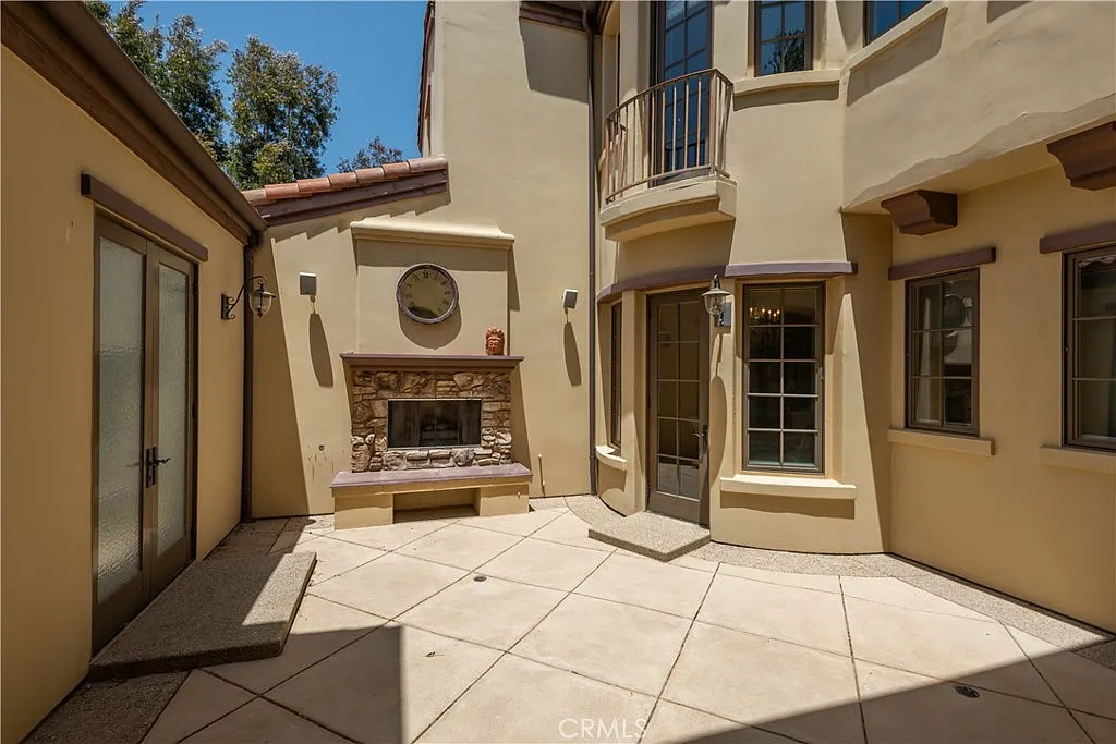 5 bed, 5.5 bath, 4851 sqft, $16,500 — Photo 3
