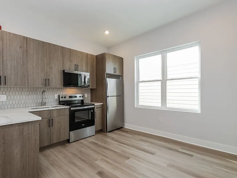 820 N 40th Street — Photo 24