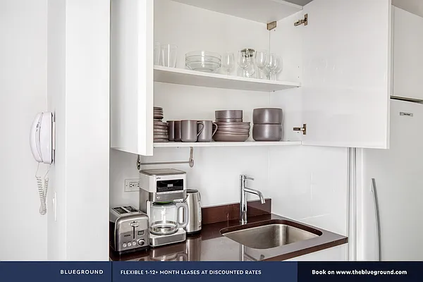 Rented by The Blueground | media 53