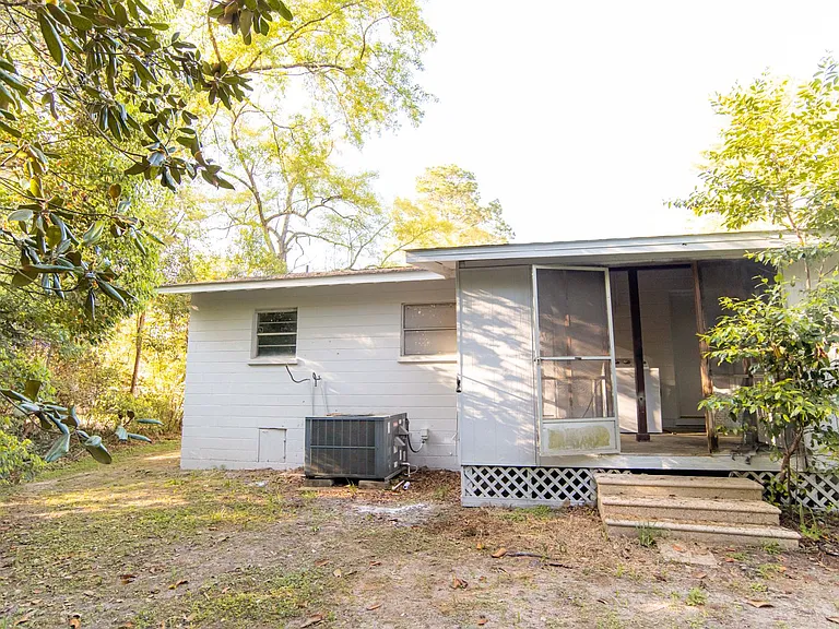 1343 Charlotte St — Photo 19