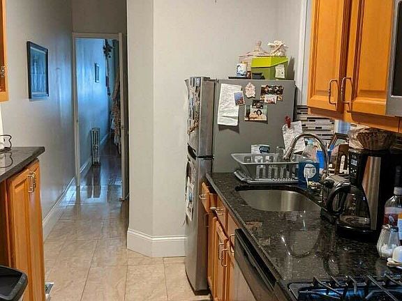 4th image of 220 Kingsland Ave APT 2R
