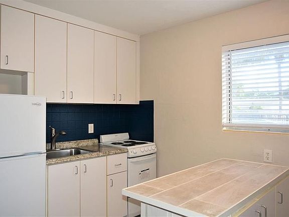 5th image of 101 S Palmway APT 5