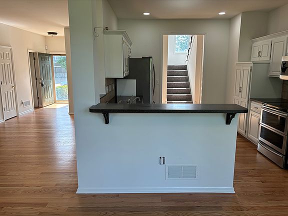 4th image of 14874 S Summit St