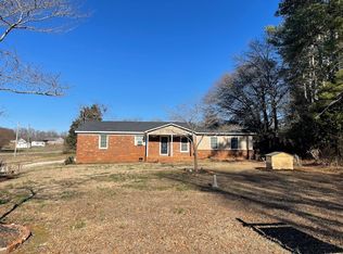 208 Ellison Lake Rd, Williamston, SC 29697