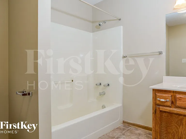 1004 SE Dover Dr — Photo 13