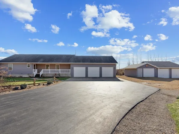 2849 262nd St, De Witt, IA 52742