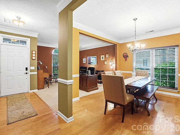 3rd image of 1406 Lockhart Pl NW