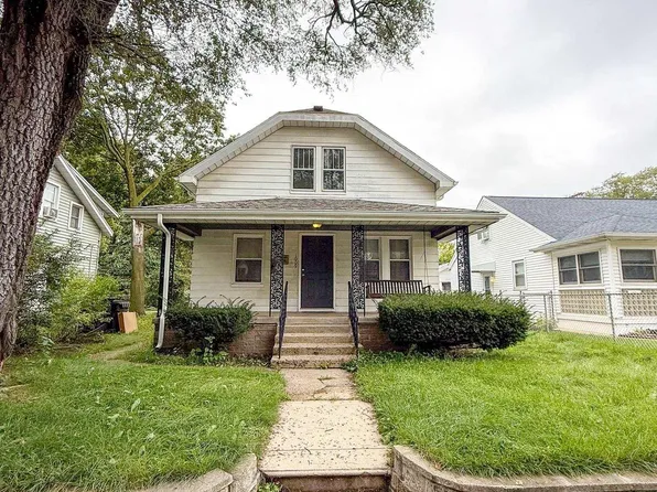 1009 S Twyckenham Dr, South Bend, IN 46615