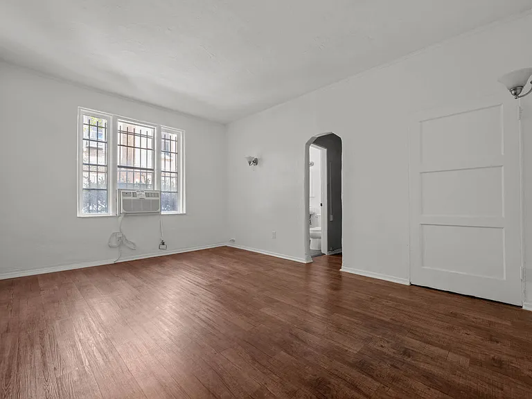 1610 N Normandie Ave — Photo 2