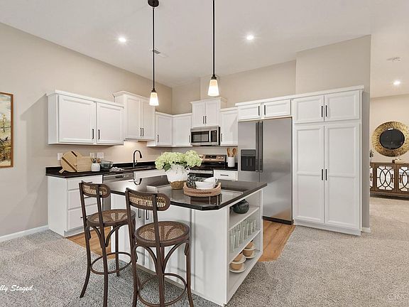 3rd image of 5883 Parkview Ln #90302