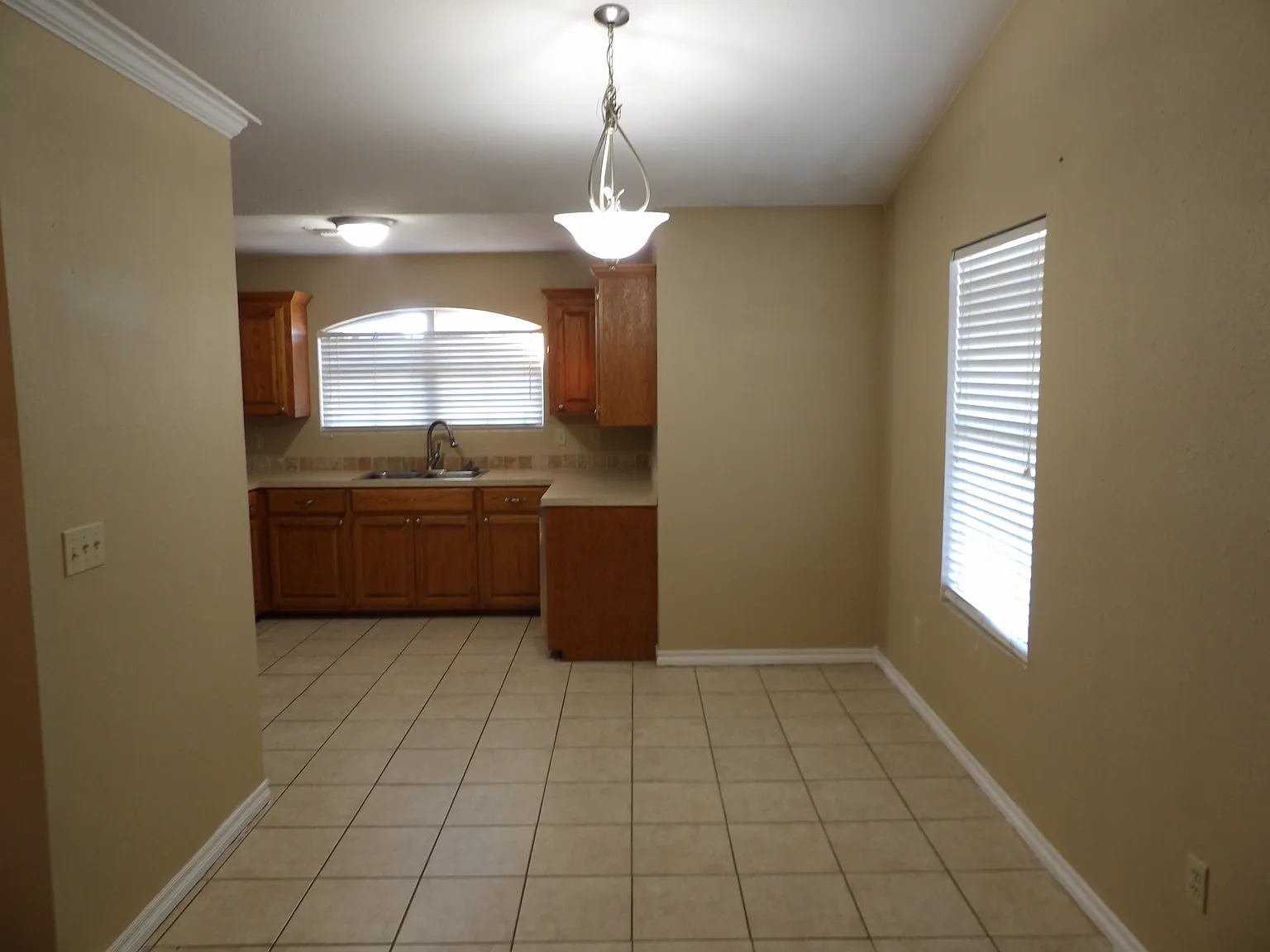 3 bed, 1392 sqft, $1,495 — Photo 4