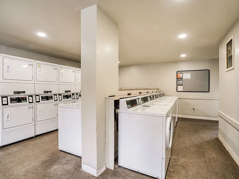 Kentwood Apartments — Photo 80