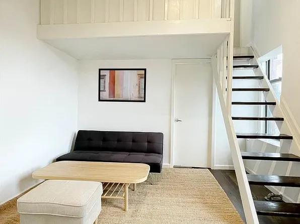 168 Stanton St #5D, New York, NY 10002