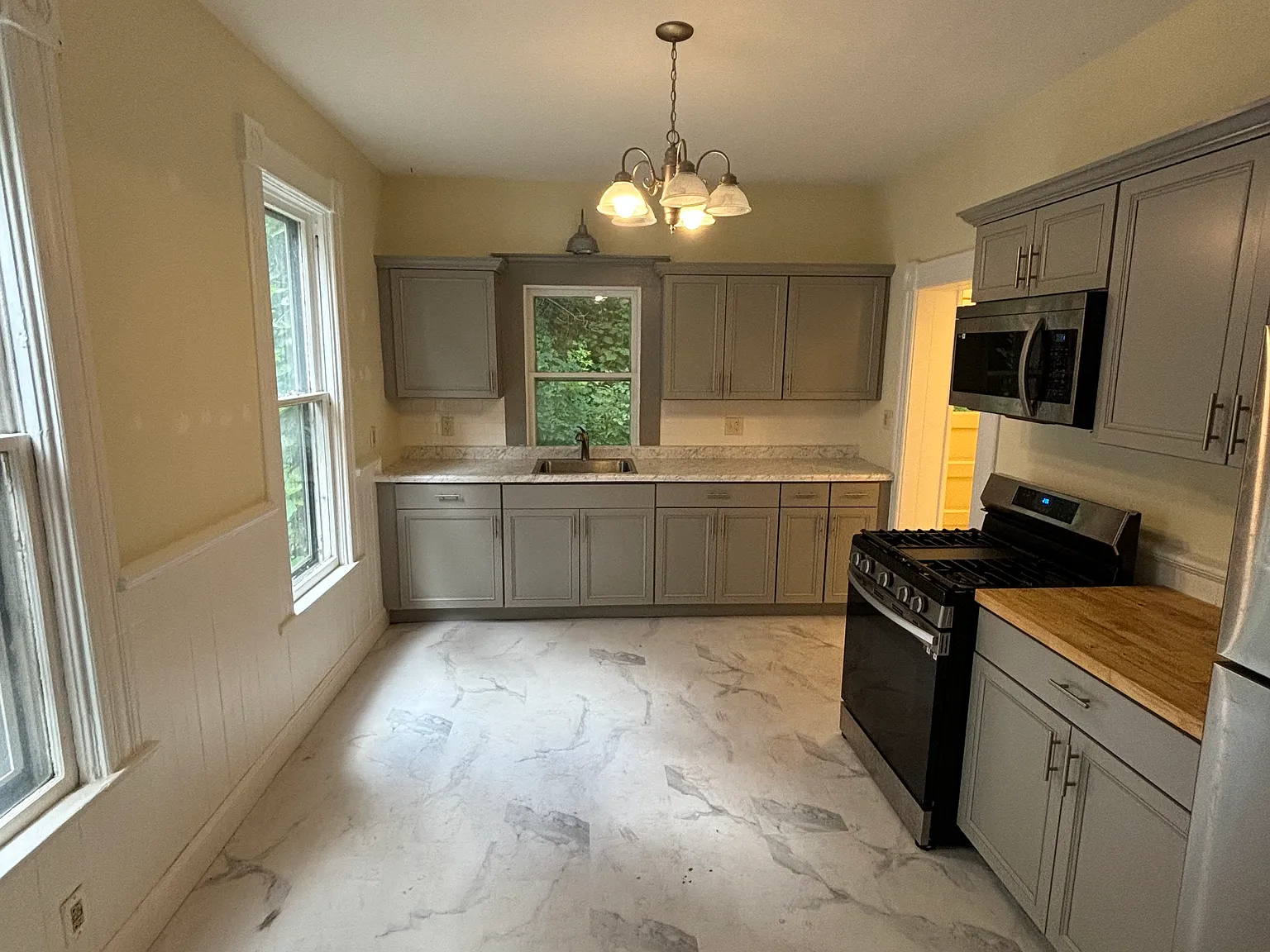 465 Grand Ave — Photo 2