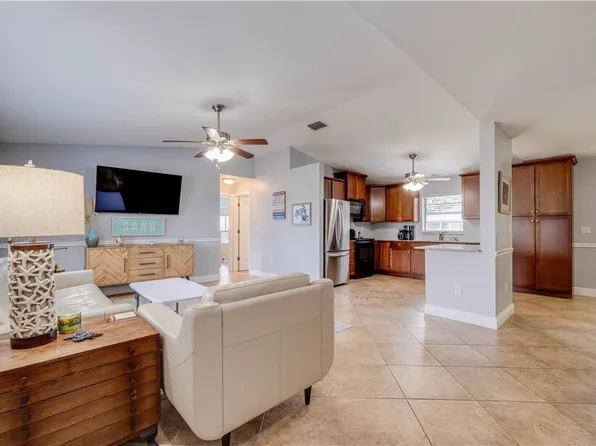 914 SE 28th Ter, Cape Coral, FL 33904