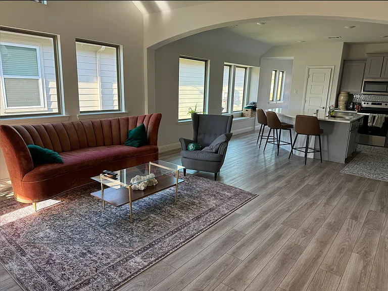 925 King St — Photo 2