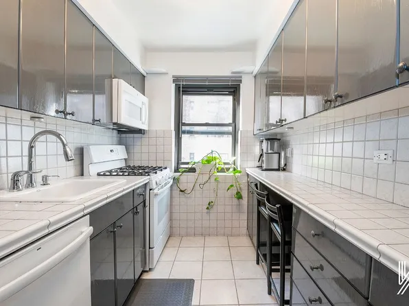 34-10 94th St APT 2D, Queens, NY 11372