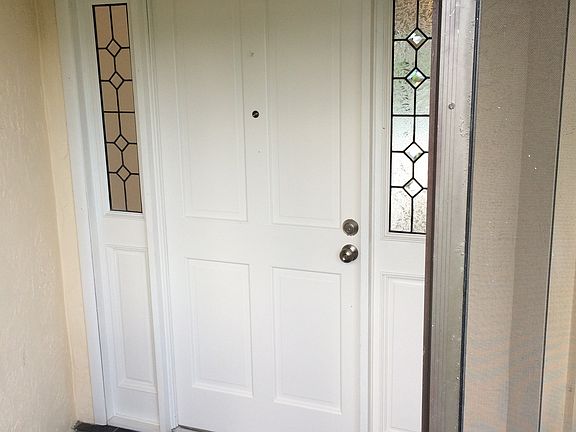 Screened Front Entry