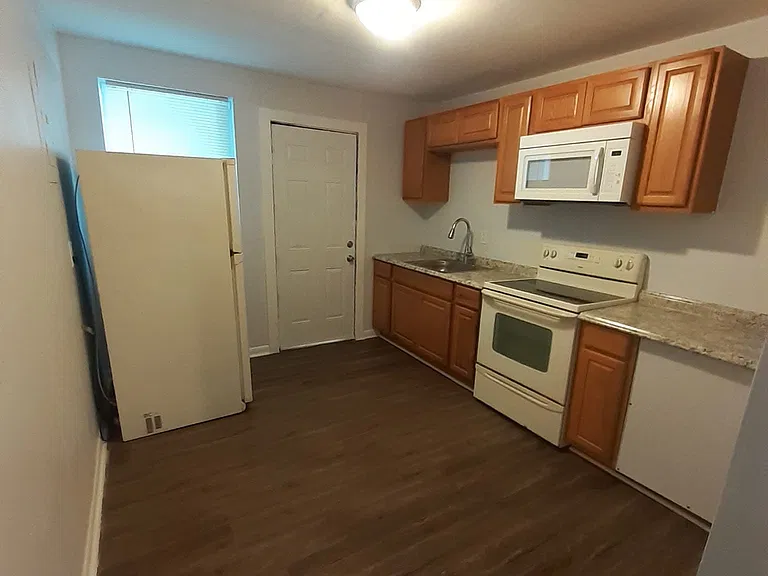 610 W 18th St #2 — Photo 2