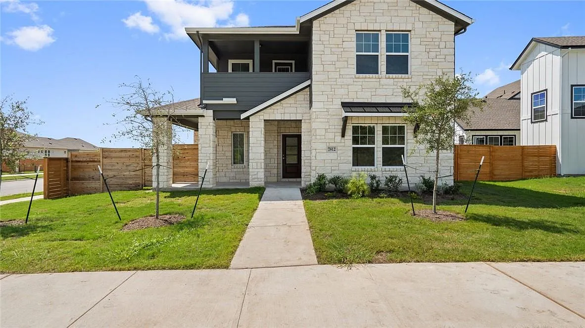 1 bed, 1.0 bath, 440 sqft, $1,350 — Photo 1