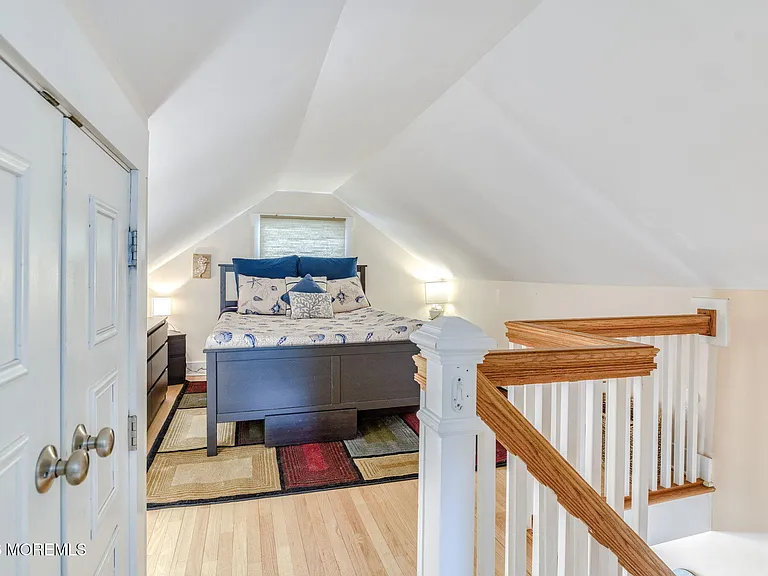 127 Lawrence Ave — Photo 12
