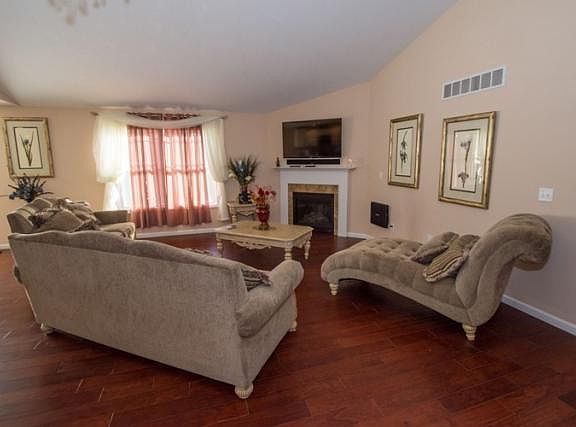 4th image of 3712 Saint Andrews Pl