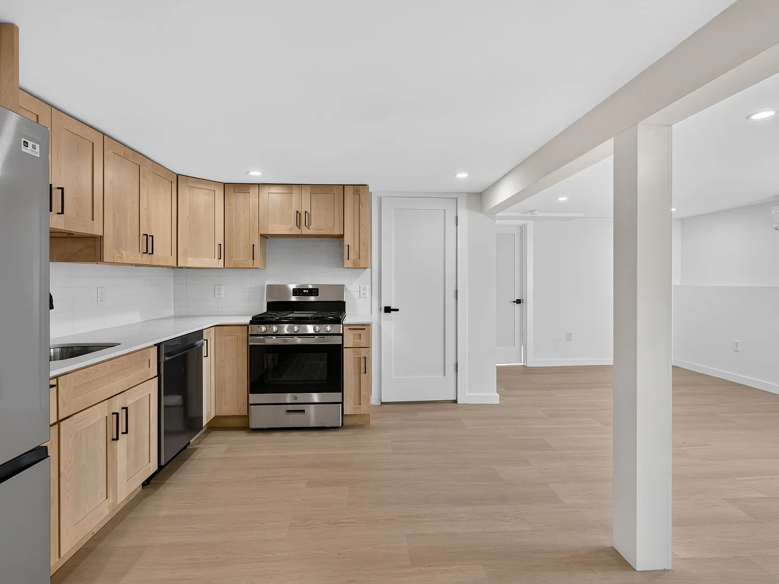 1 bed, 850 sqft, $2,200 — Photo 4
