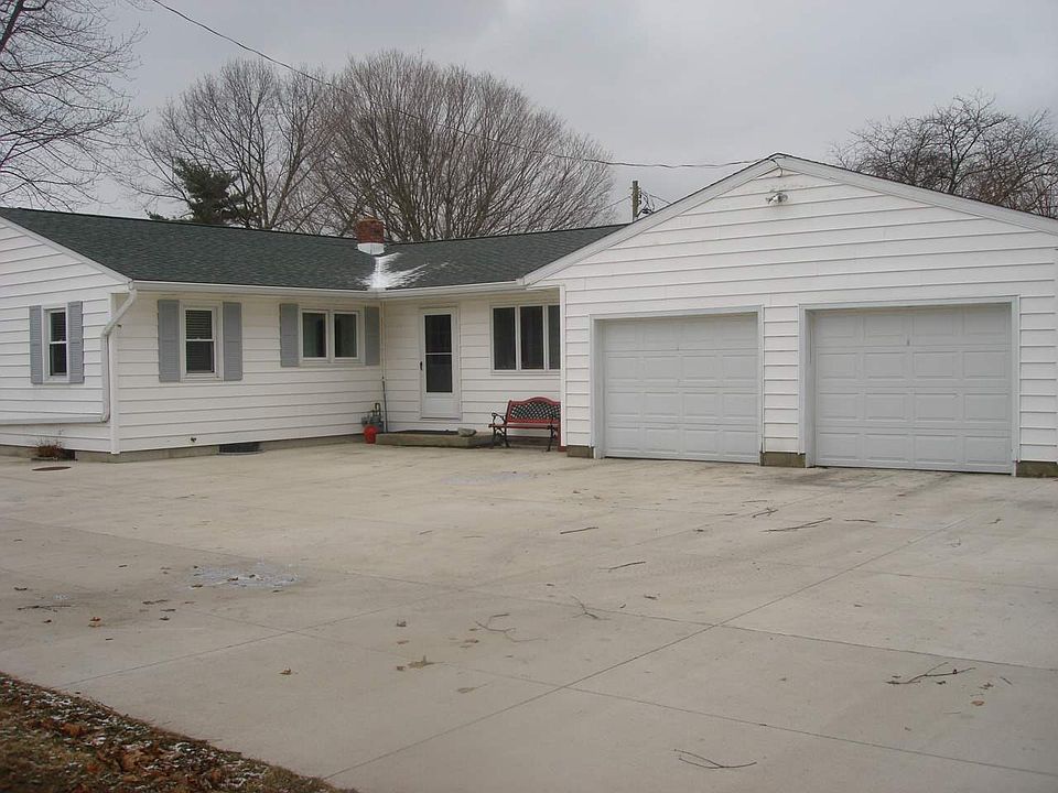 1st image of 613 Hawthorne Ln