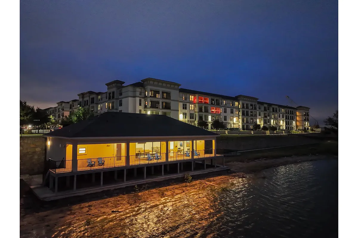 Building Photo - Reveal at Bayside