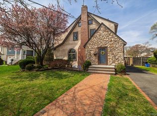 96 Southard Ave, Rockville Centre, NY 11570