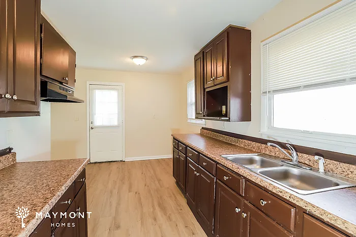 4704 Kensington Ave — Photo 9