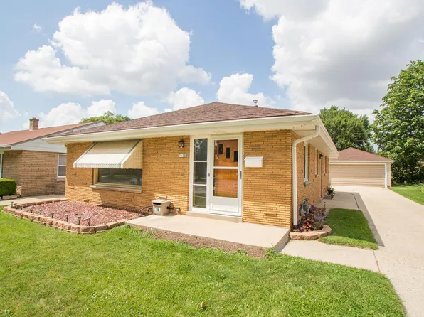 7030 W Lakefield Dr, Milwaukee, WI 53219