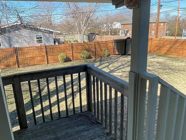 301 Arlington Dr — Photo 4