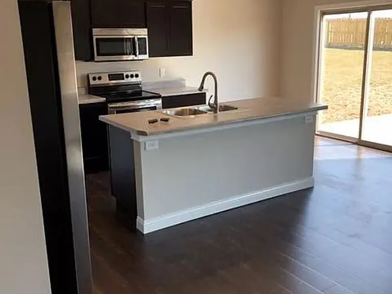 449 Matterhorn Pl — Photo 2
