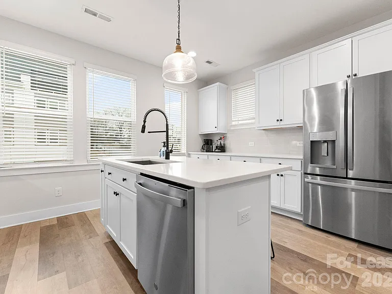 648 W End Dr — Photo 14