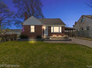 19004 Birmingham St, Roseville, MI 48066