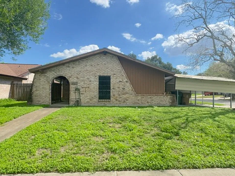 4002 Brownwood Cir