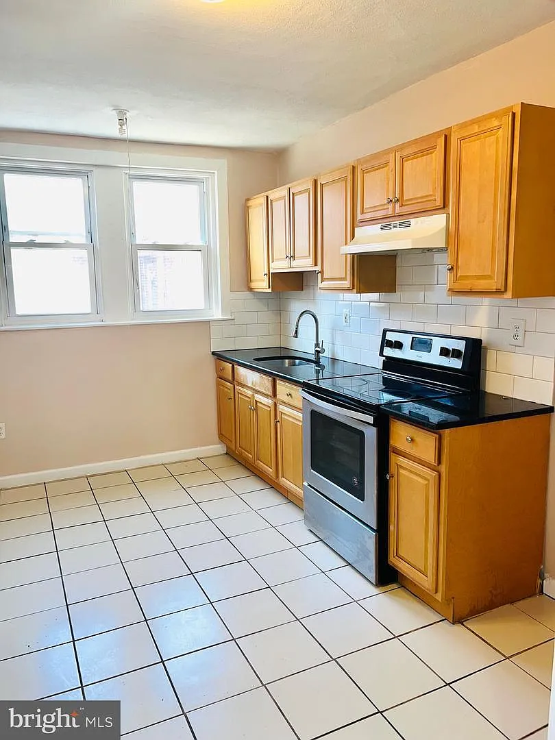 3 bed, 1040 sqft, $1,550 — Photo 4
