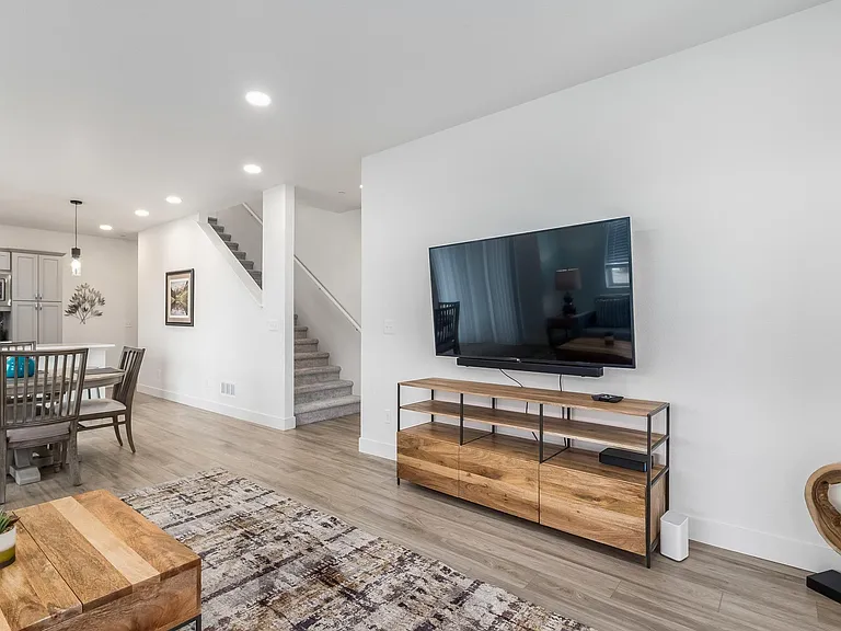 5795 Champlain Dr — Photo 10