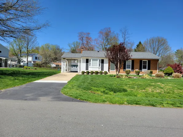 7425 Bee Bee Dr #A, Derwood, MD 20855