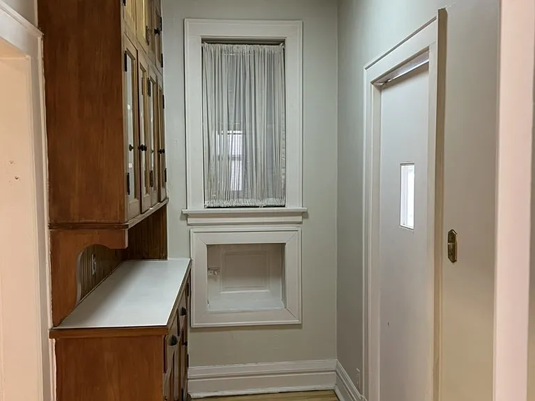Butler's pantry