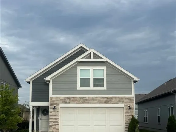 8841 SW 9th Ter, Lees Summit, MO 64064