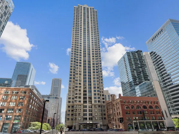 440 N Wabash Ave APT 2702, Chicago, IL 60611