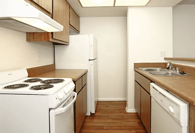 The Summit Apartments — Photo 5