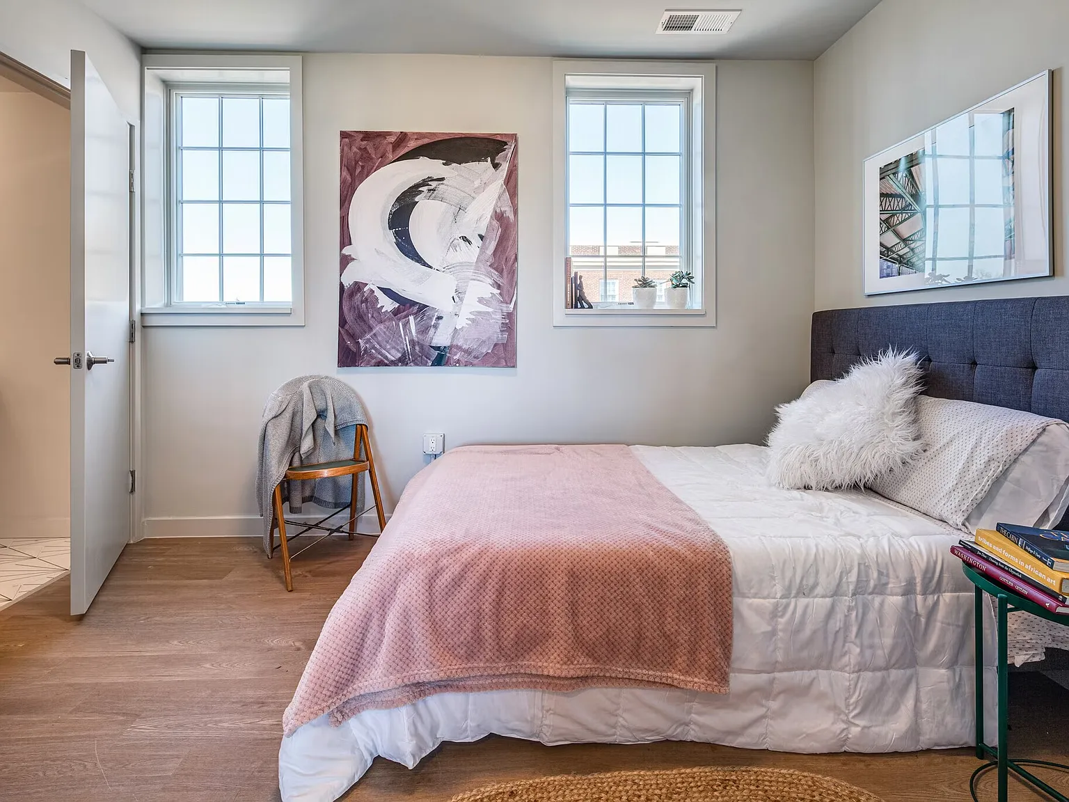 6 bed, 2400 sqft, $1,599 — Photo 4