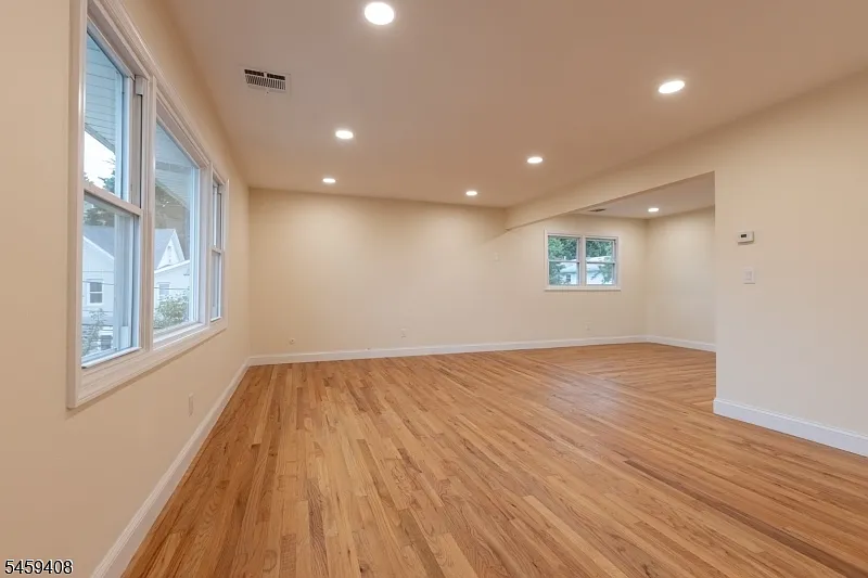 3 bed, 1.0 bath, $3,200 — Photo 3