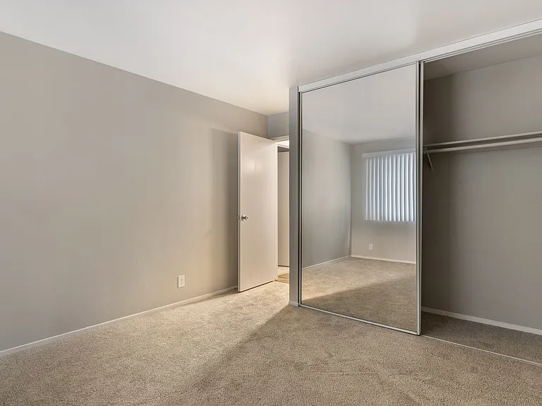 Kentwood Apartments — Photo 38